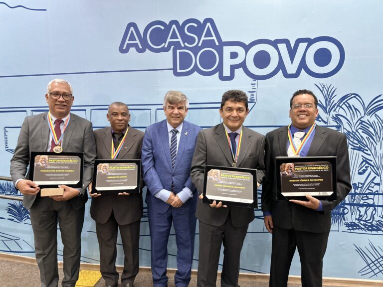 Vereador Veterinário Francisco homenageia pastores durante Sessão Solene em celebração ao Dia do Pastor