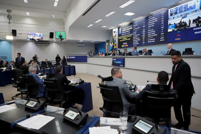 Vereadores votam três projetos e dois vetos na sessão de terça-feira