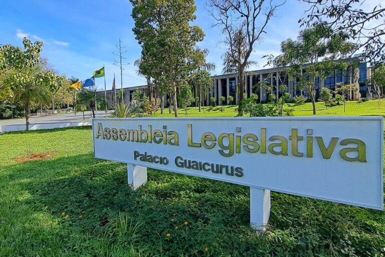 <b>Agenda</b>: Visita de escola, reuniões, capacitação e sessões movimentam ALEMS