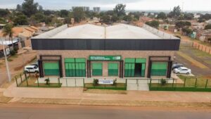 AGEMS entrega nova estação de coleta seletiva em primeira escola de conceito sustentável de MS