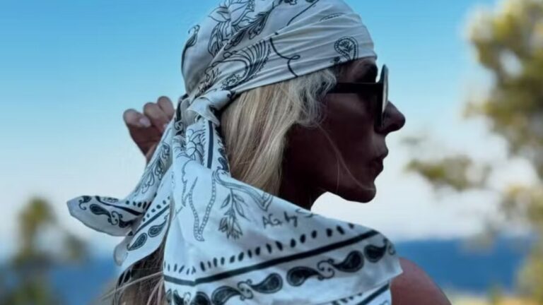 Adriane Galisteu ousa em clique nu à beira-mar na Turquia