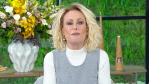 Ana Maria Braga dá bronca em equipe ao vivo: "Mostra lá"