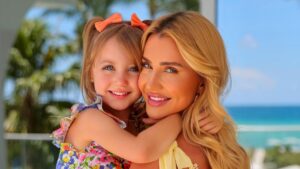 Ana Paula Siebert diz se ainda mostrará filha na web após ataques