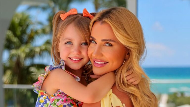 Ana Paula Siebert diz se ainda mostrará filha na web após ataques
