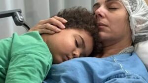 Âncora da Globo atualiza estado de saúde do filho com leucemia
