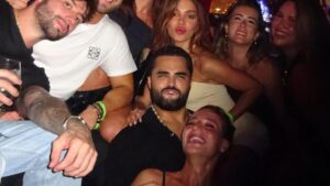Anitta posa com o namorado e amigos em viagem na Europa
