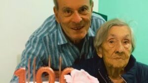 Aos 83 anos, Ney Matogrosso fala da mãe de 103: "Não faço drama"