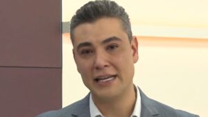 Apresentador se demite do SBT depois de 13 anos e se emociona