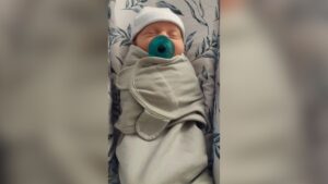 Bebê nasce de embrião congelado há 30 anos e quebra recorde