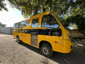 Bonito recebe novo ônibus escolar com ar-condicionado para transporte de alunos
