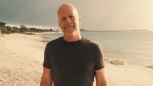 Bruce Willis não consegue mais falar, ler ou andar, diz site