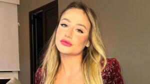 Bruna Griphao faz charme em vídeo antes de treino na academia