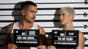 Bruno Gadiol e Clau refletem sobre a ilusão do amor em single