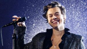 Cantor Harry Styles lança linha de produtos eróticos