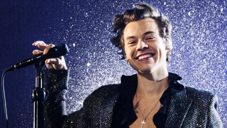Cantor Harry Styles lança linha de produtos eróticos