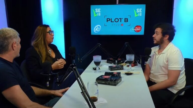 Carla Daniel relembra carreira: "Personagens nos fazem aprender"
