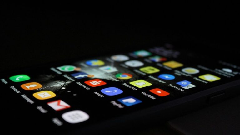 Microfone pode ser ativado sem alerta visível