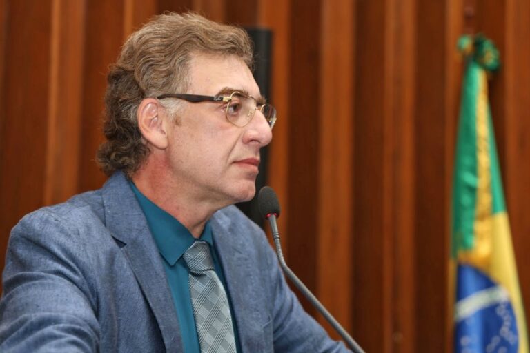 Conectividade rural e atendimento específico para alunos do EJA são temas de projetos