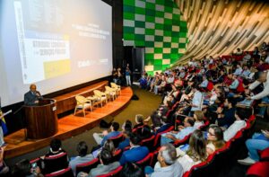 Conferência inédita discute caminhos para o saneamento, regulação e os desafios para cidades inteligentes e sustentáveis