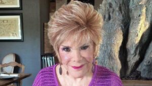 Connie Francis, voz de "Pretty Little Baby", morre aos 87 anos