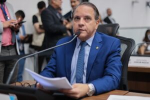 Coronel David propõe marco legal inédito para criação e comércio de aves exóticas em MS