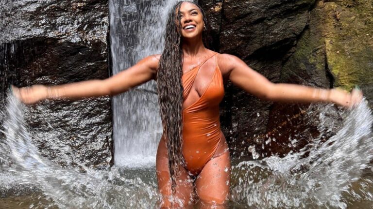 Cris Vianna posa em cachoeira e ganha elogios: "Plena e linda"