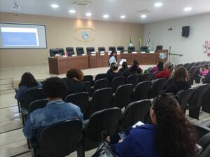 Curso de decoração de camarim e palco capacita população em Bonito