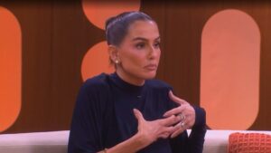 Deborah Secco fala sobre monogamia no Saia Justa: “Não acredito”