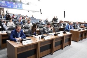 Deputados devem votar, na primeira sessão da semana, sete projetos