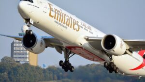Emirates terá voos diários Rio‑Dubai com suítes a bordo