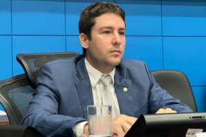 Estudantes do ensino médio terão direito a estágio em parceria com empresas privadas