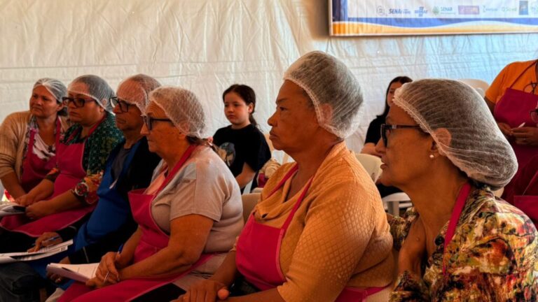 FAC ensina mulheres a reaproveitar alimentos e aquece famílias com Varal Solidário