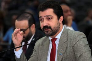 Flávio Cabo Almi vota contra mudança no ISS da construção civil e reforça compromisso com o setor