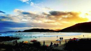 Florianópolis lidera ranking de traições no Brasil em 2025