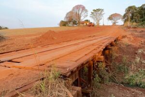 Governo atende Lia Nogueira e entrega ponte no Assentamento Corona, em Ponta Porã