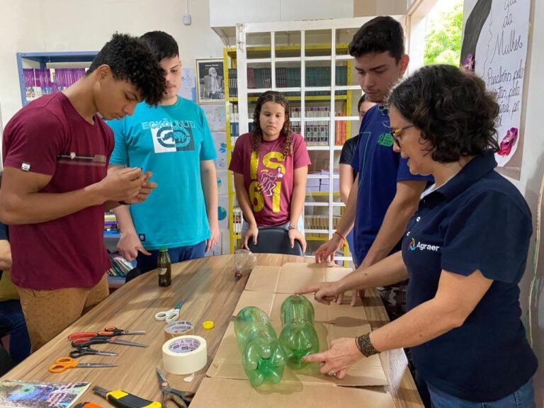 Iniciação científica: investimento de R$ 7 milhões garante programa com 1,2 mil bolsas ao Ensino Médio em MS
