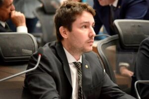João Henrique apresenta projeto que obriga divulgação das filas do SUS no MS