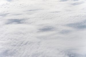 Massa polar derruba temperaturas e secura persiste; como fica o tempo nos próximos 15 dias?