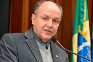 Mochi solicita pavimentação e construção de ponte interligando bairros em Dourados