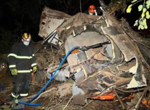 Motorista morre após caminhão capotar na MS-215, em Pedro Gomes