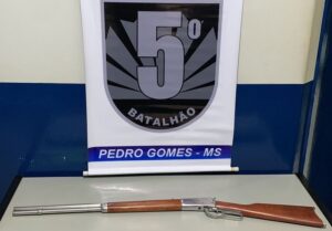 Mulher é presa por disparos, ameaça e furto de pertences em Pedro Gomes