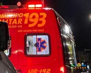 Mulher fica ferida após colisão entre moto e caminhonete em Costa Rica