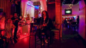 Nick Souza mescla R&B e funk no clipe de 'Vai Que Vai'