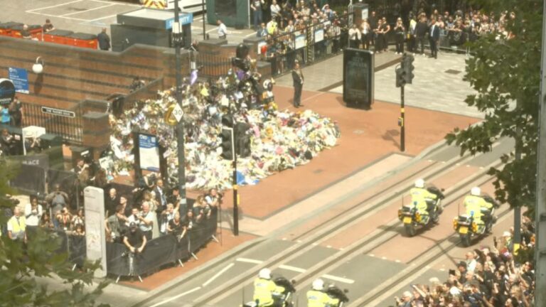 Ozzy Osbourne: fãs e familiares se despedem em velório do músico