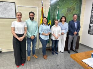 Prefeita e senadora discutem projetos e agenda institucional em reunião no Paço