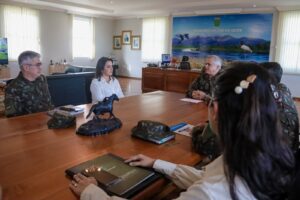 Prefeita visita CMO e destaca parceria com o Exército em ações culturais e sociais