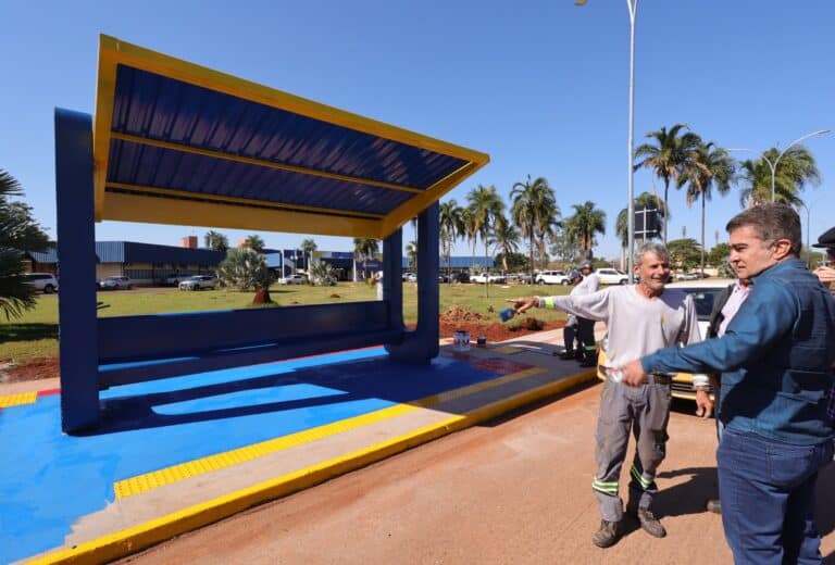 Prefeitura adota estrutura moderna e inovadora para pontos de ônibus