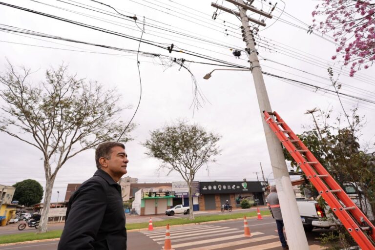 Prefeitura amplia força-tarefa para diminuir poluição visual dos fios de internet e telefonia 