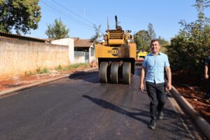 Prefeitura avança com obras de asfalto e drenagem em ruas da Vila Nova Esperança