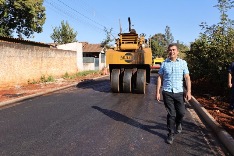 Prefeitura avança com obras de asfalto e drenagem em ruas da Vila Nova Esperança